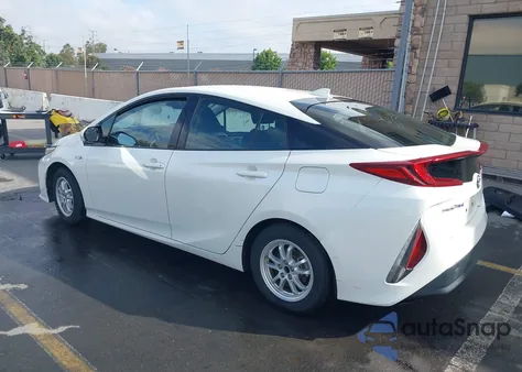 2017 Toyota Prius Prime Plus z USA, uszkodzony, nr VIN JTDKARFP7H3020626